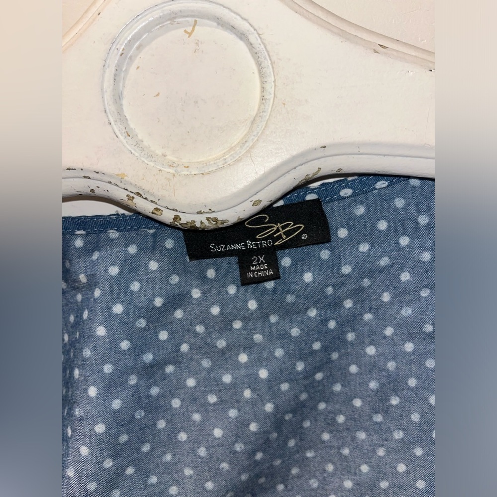 SUZANNE BETRO, beautiful denim blue and white polka dot crossover  blouse 2x - Picture 2 of 14
